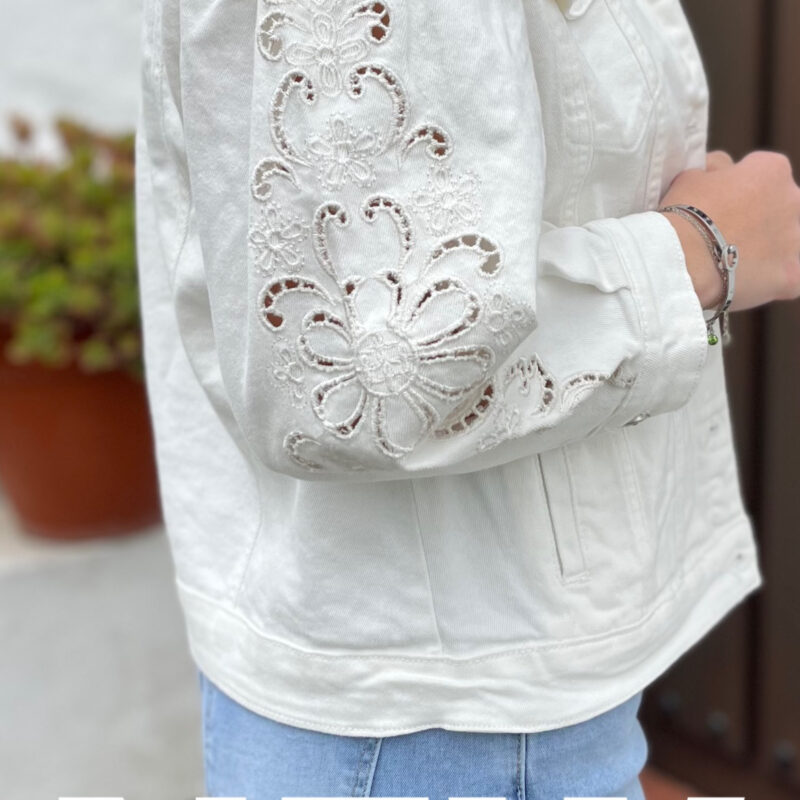 CHAQUETA BORDADA